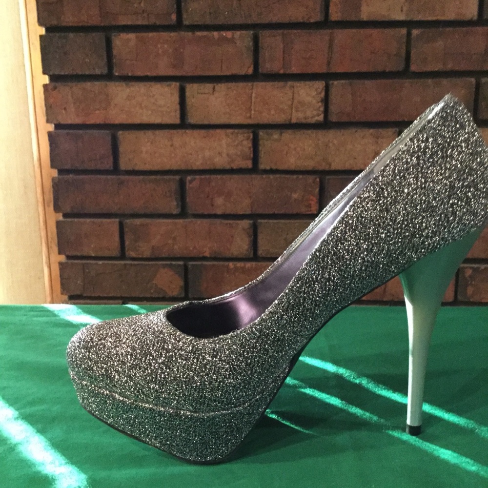 Shoes - Picture 1 of 2
